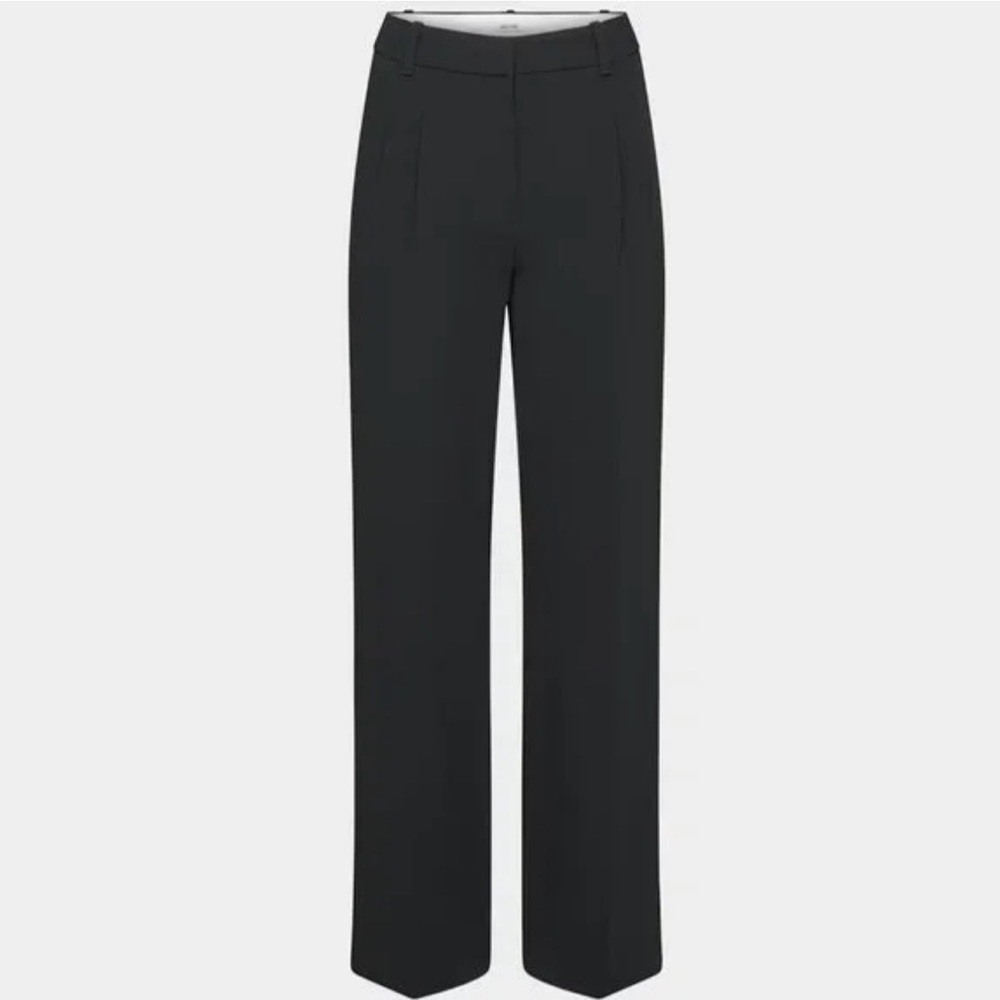 Aritzia BNWOT effortless pants short